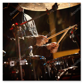 Drummer in Action, Becken im Schwung